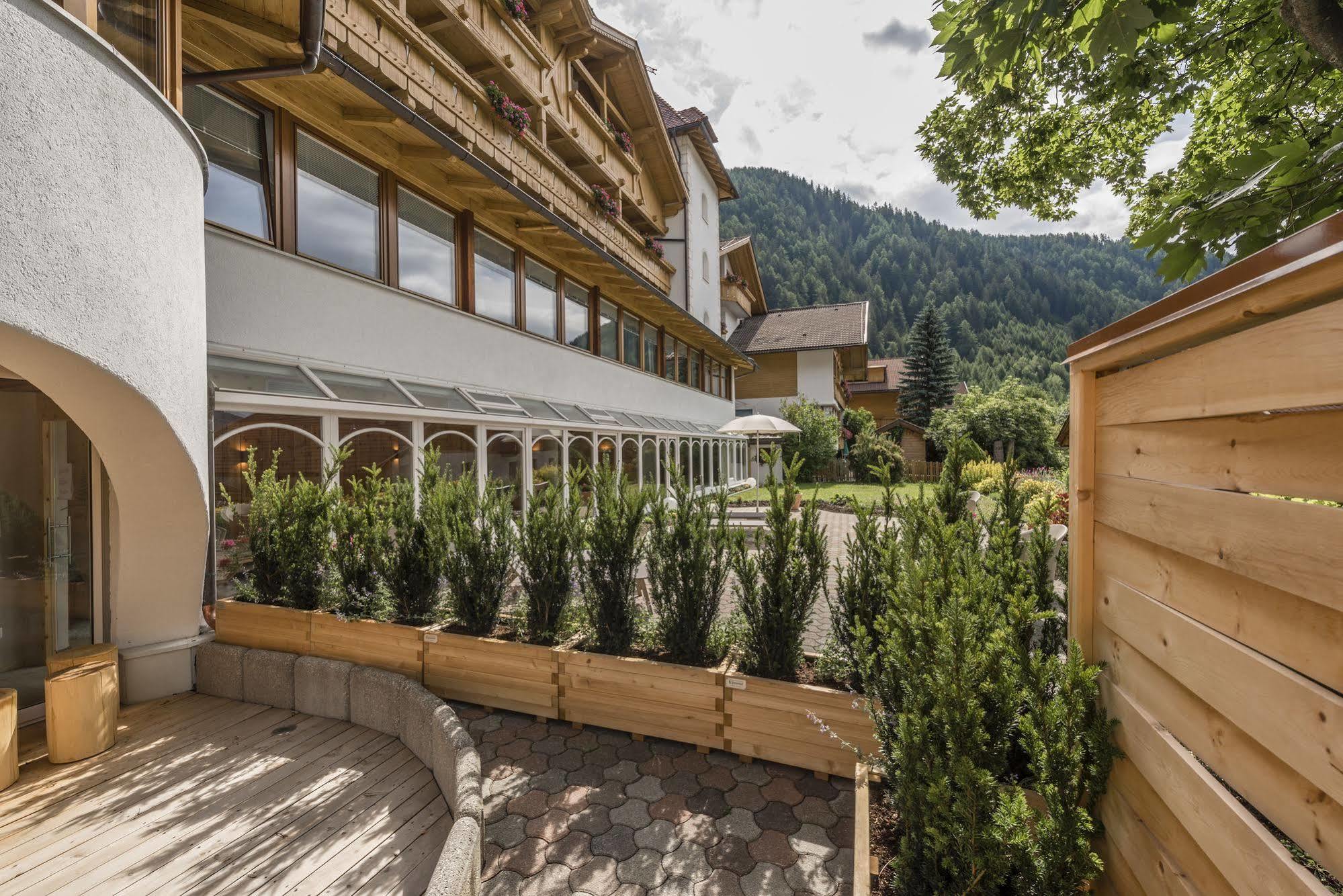 Bed & Breakfast Abis - Dolomites Rio di Pusteria Bagian luar foto